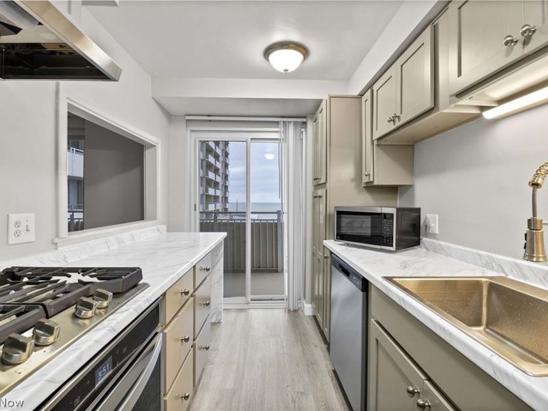 12900 Lake Avenue , Unit 201, Lakewood, OH 44107 Photo 11