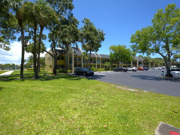 1509 Meadows Circle W, Boynton Beach, FL 33436