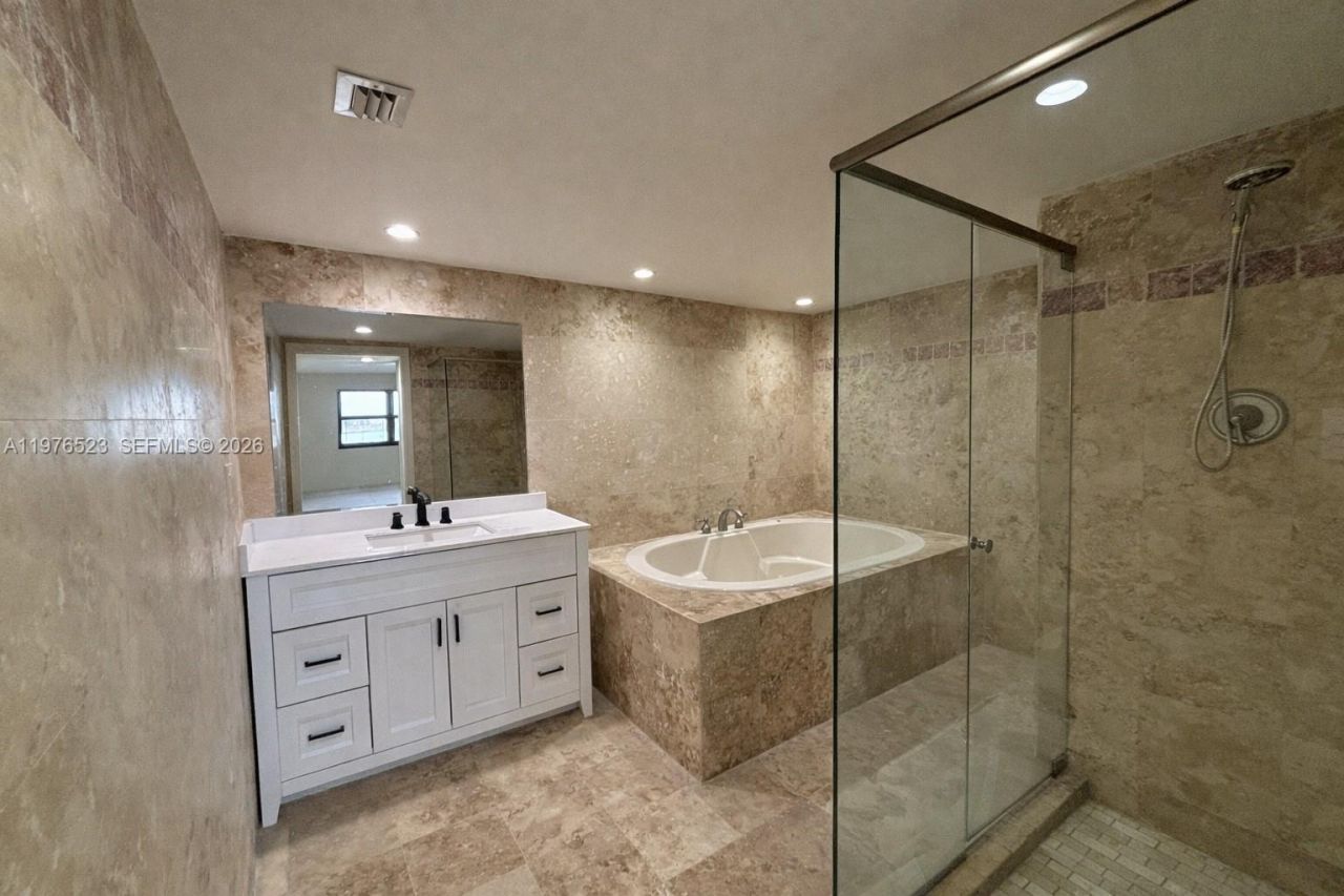 605 Ives Dairy Rd , Unit 102-7, Miami, FL 33179 Photo