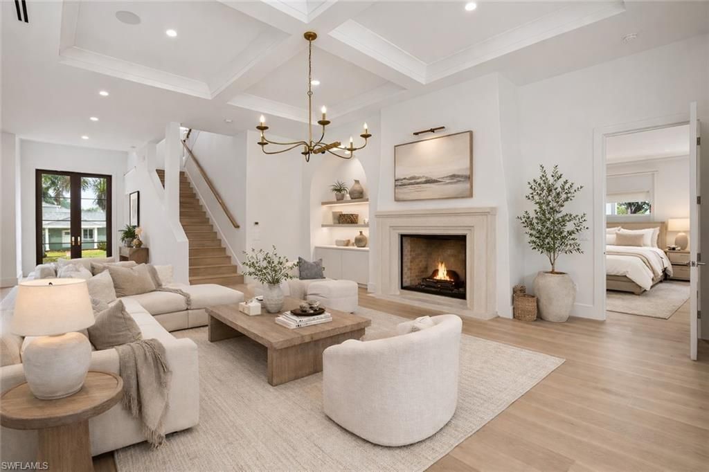 732 12th St N, Naples, FL 34102 Photo