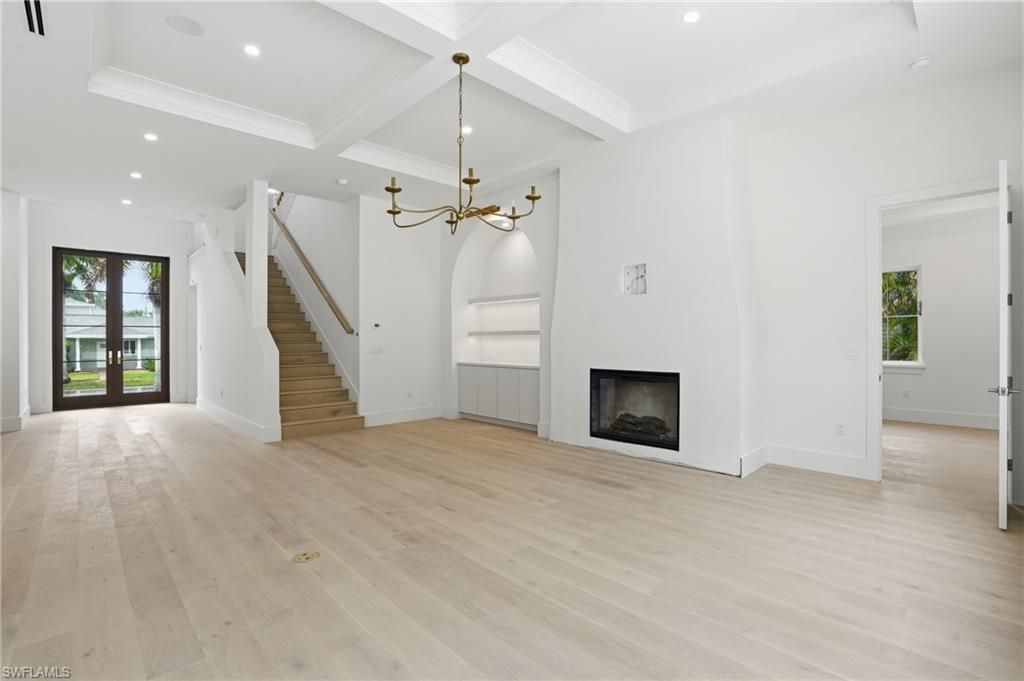 732 12th St N, Naples, FL 34102 Photo