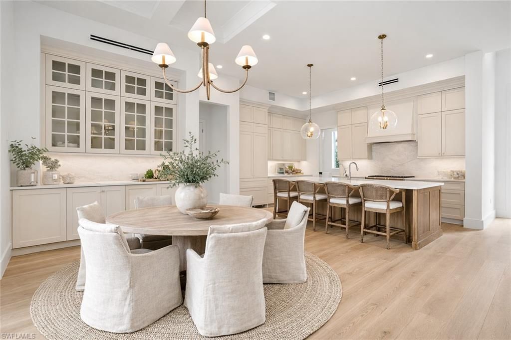 732 12th St N, Naples, FL 34102 Photo