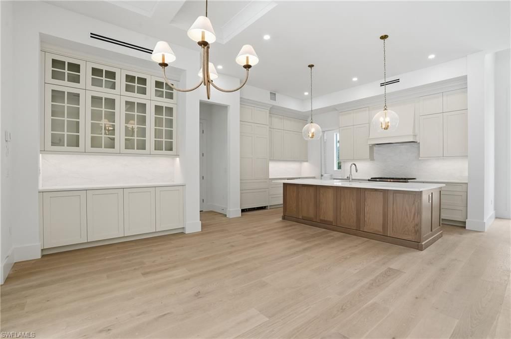 732 12th St N, Naples, FL 34102 Photo