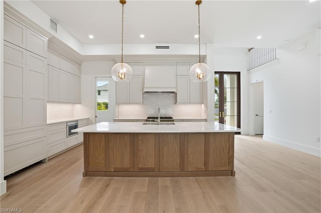 732 12th St N, Naples, FL 34102 Photo