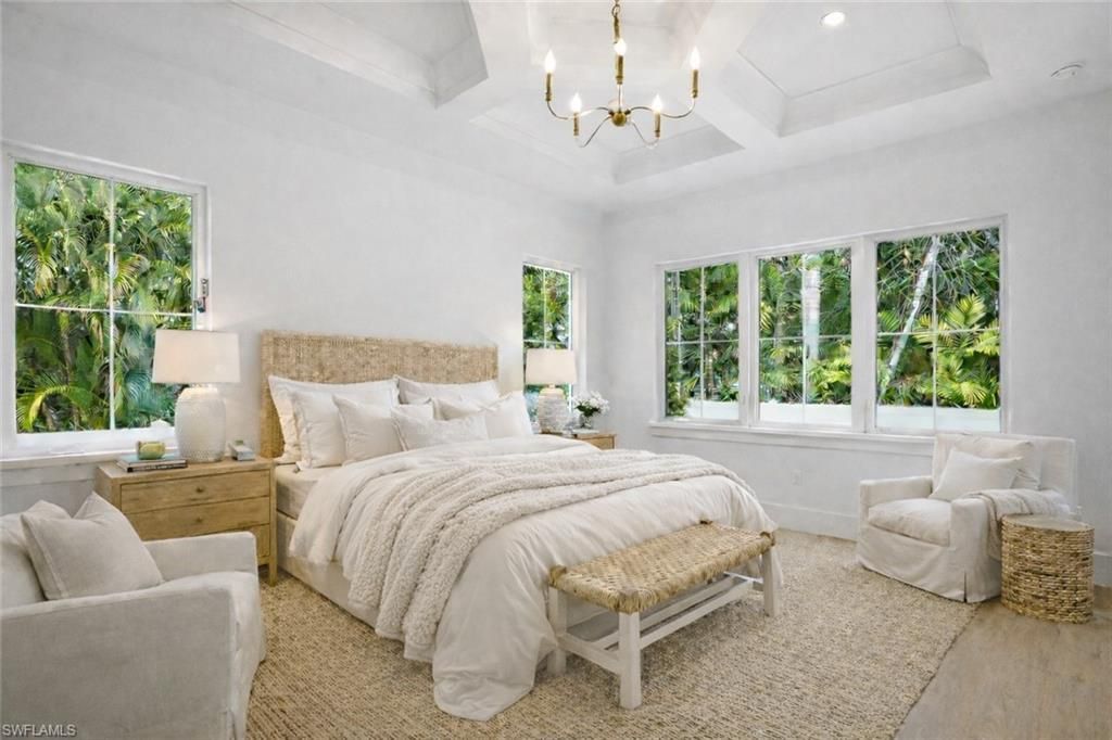 732 12th St N, Naples, FL 34102 Photo