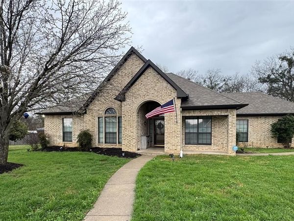 511 Emma Street, Grandview, TX 76050