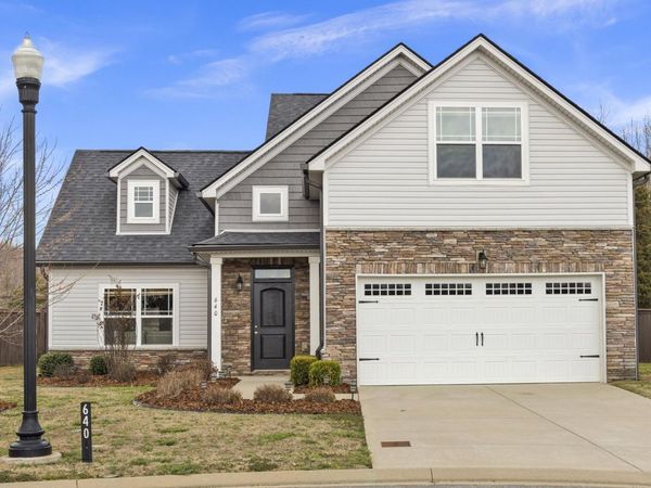 640 Whirlaway Dr, Burns, TN 37029