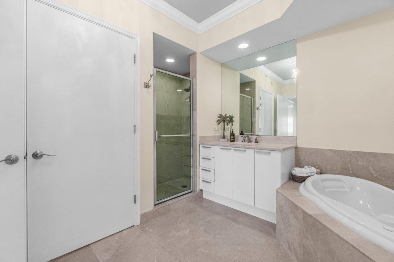 2650 Lake Shore Drive, Unit 302, Riviera Beach, FL 33404 Photo