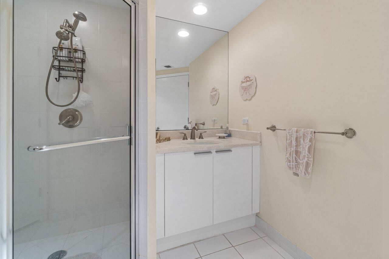 2650 Lake Shore Drive, Unit 302, Riviera Beach, FL 33404 Photo