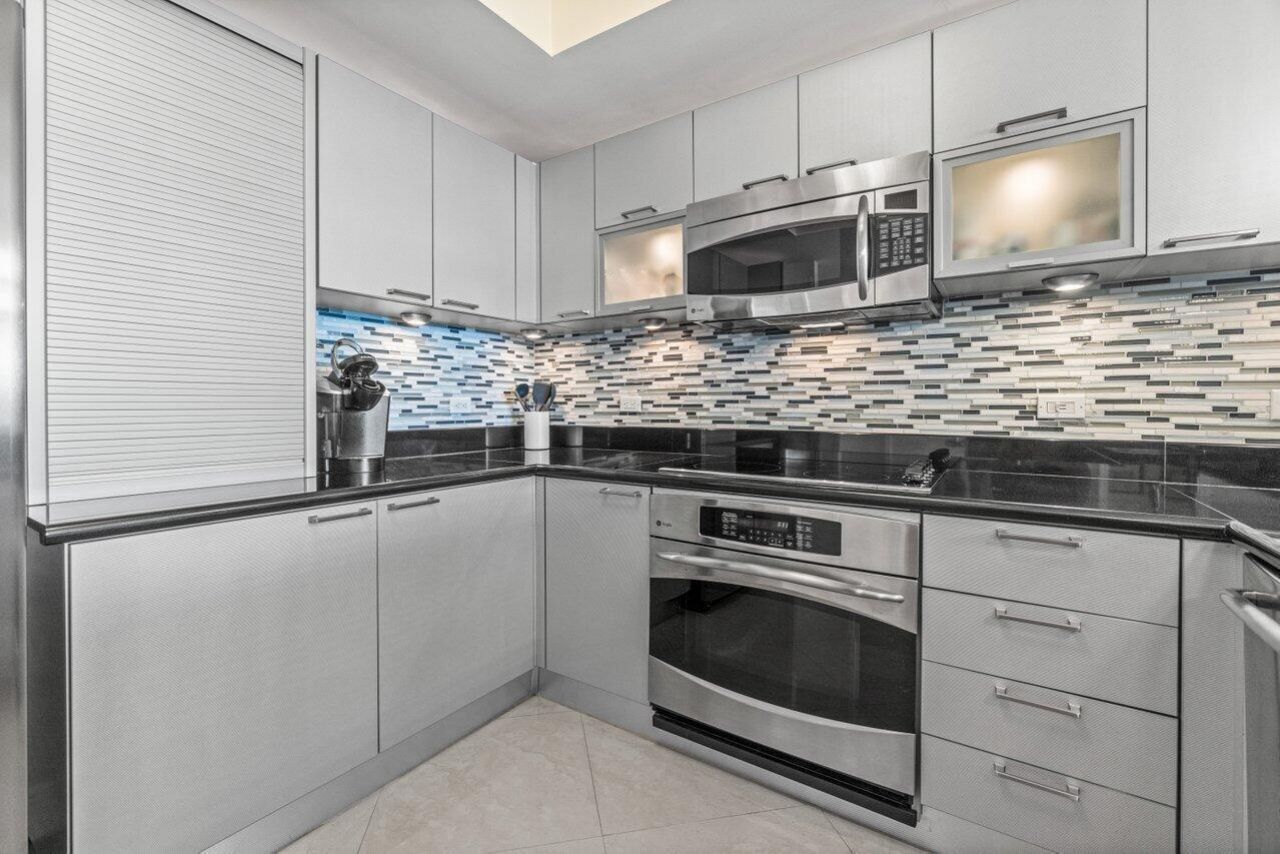 2650 Lake Shore Drive, Unit 302, Riviera Beach, FL 33404 Photo