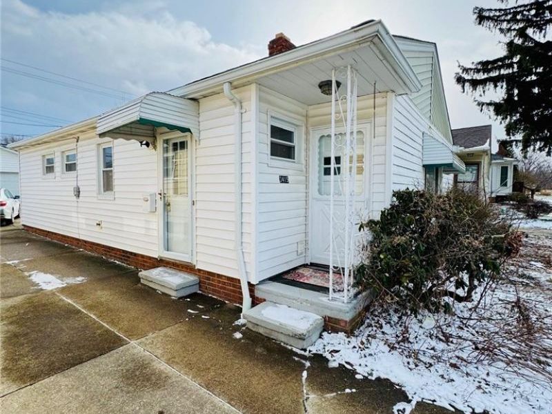 3415 Center Drive, Parma, OH 44134 Photo 2