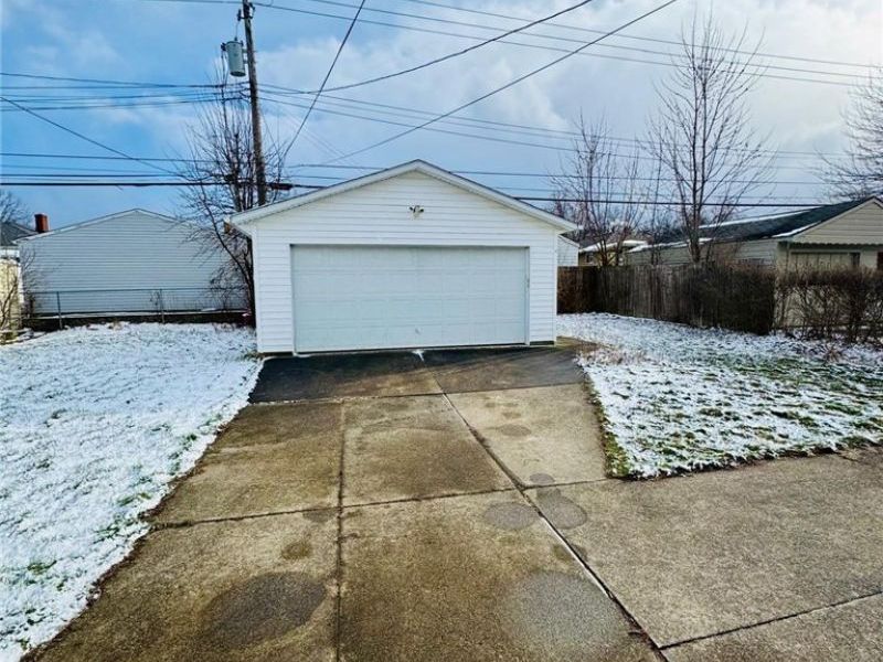 3415 Center Drive, Parma, OH 44134 Photo 4