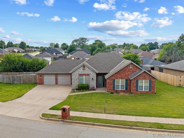 5712 Hazel Road, Bartlesville, OK 74006
