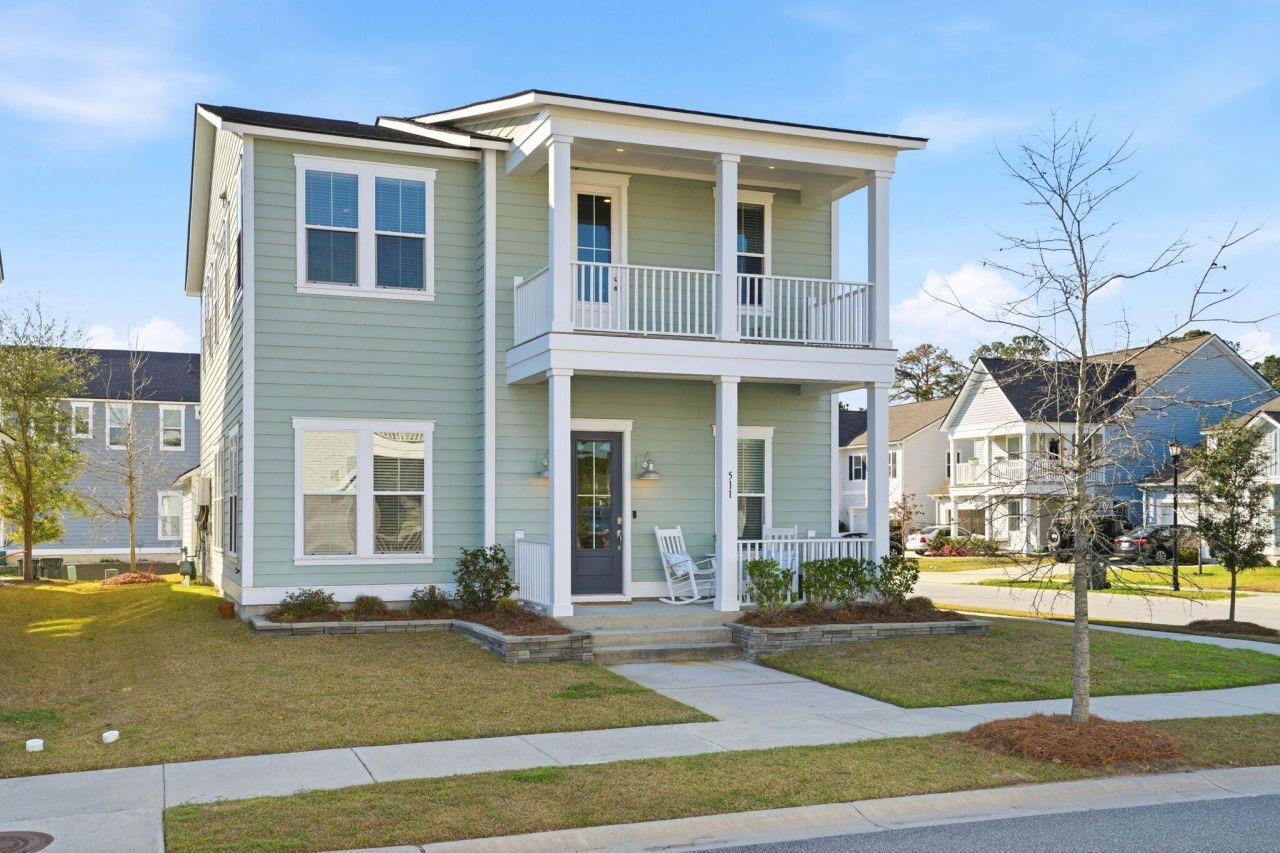 511 N Commodore Way Photo 1