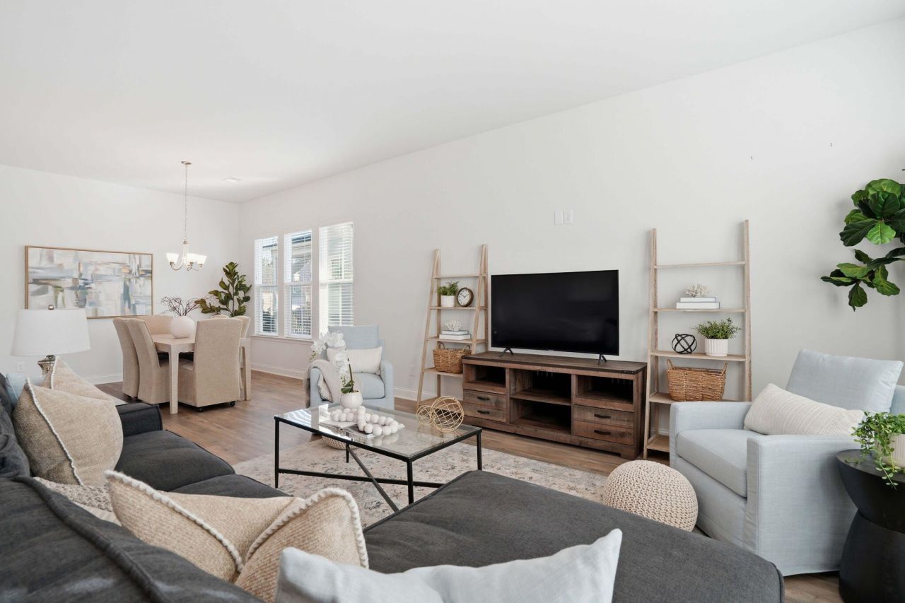 511 N Commodore Way Photo 12