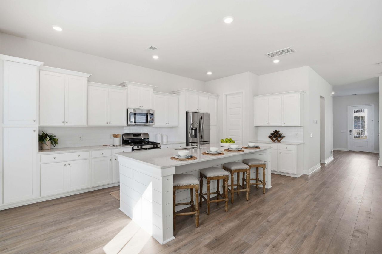 511 N Commodore Way Photo 14