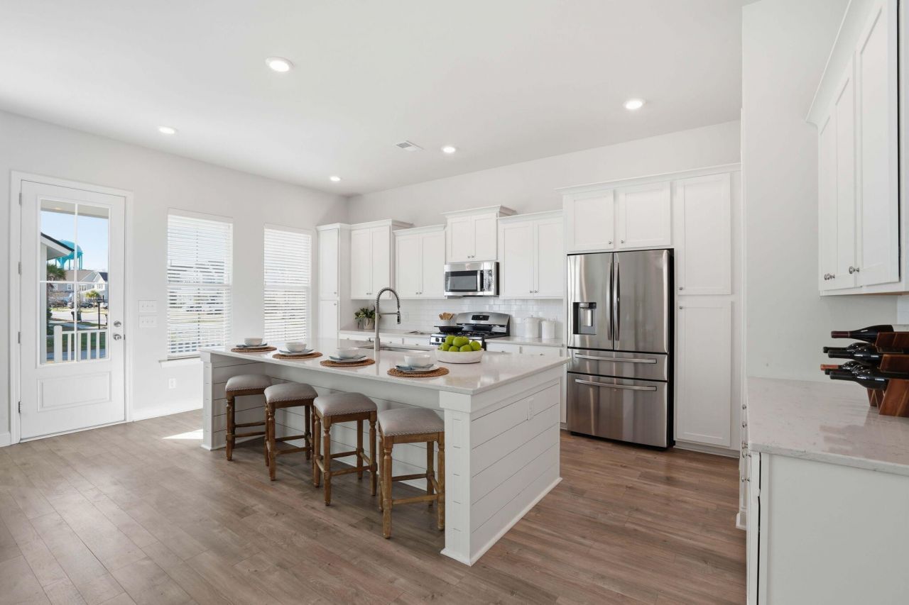 511 N Commodore Way Photo 15