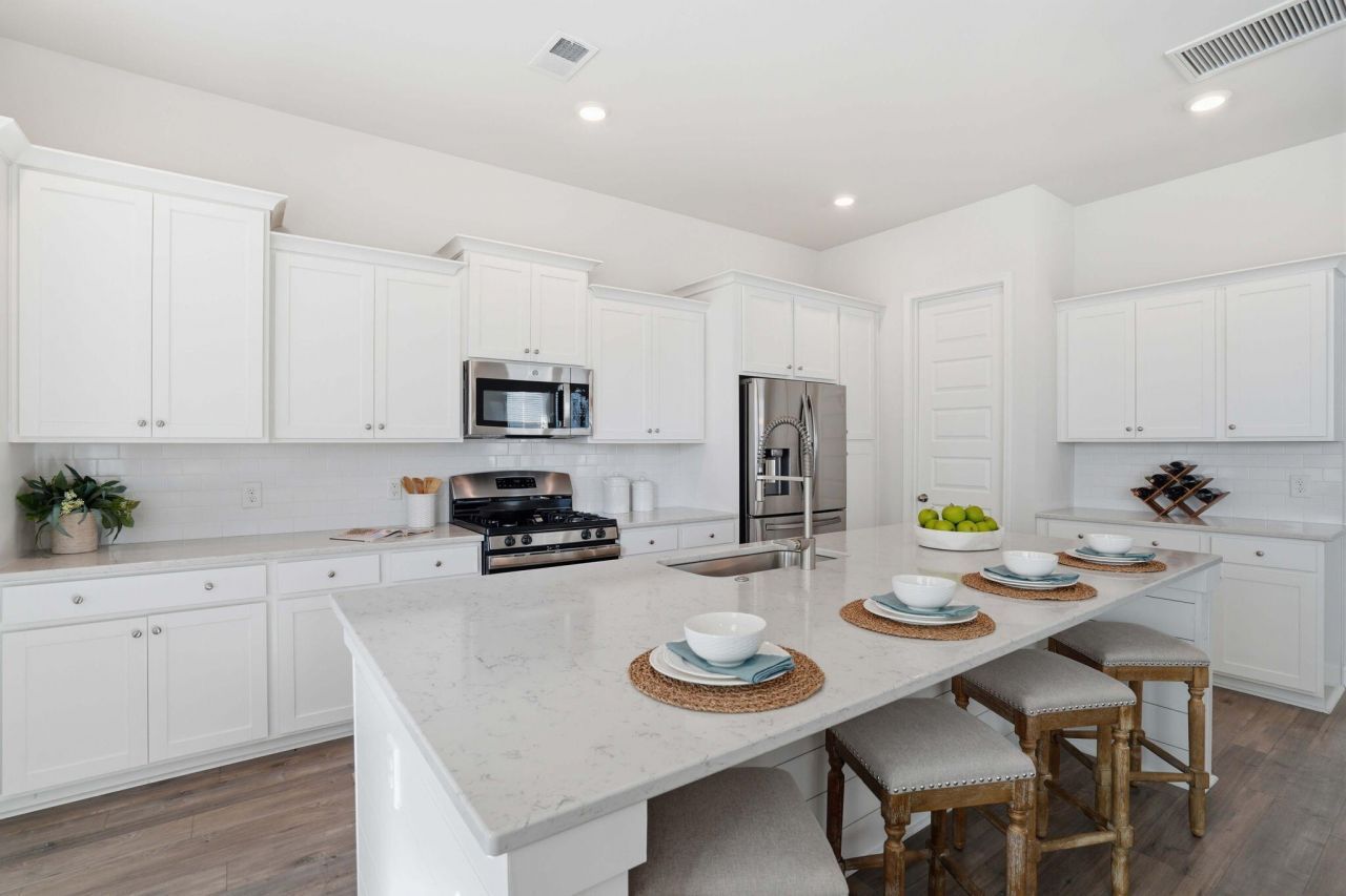 511 N Commodore Way Photo 16