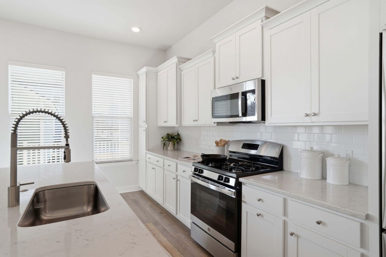 511 N Commodore Way Photo 17