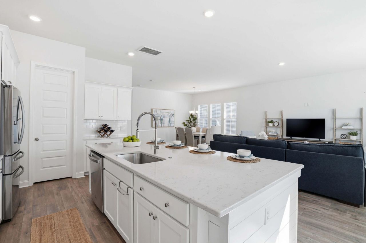 511 N Commodore Way Photo 18