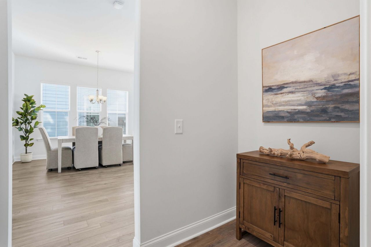 511 N Commodore Way Photo 19