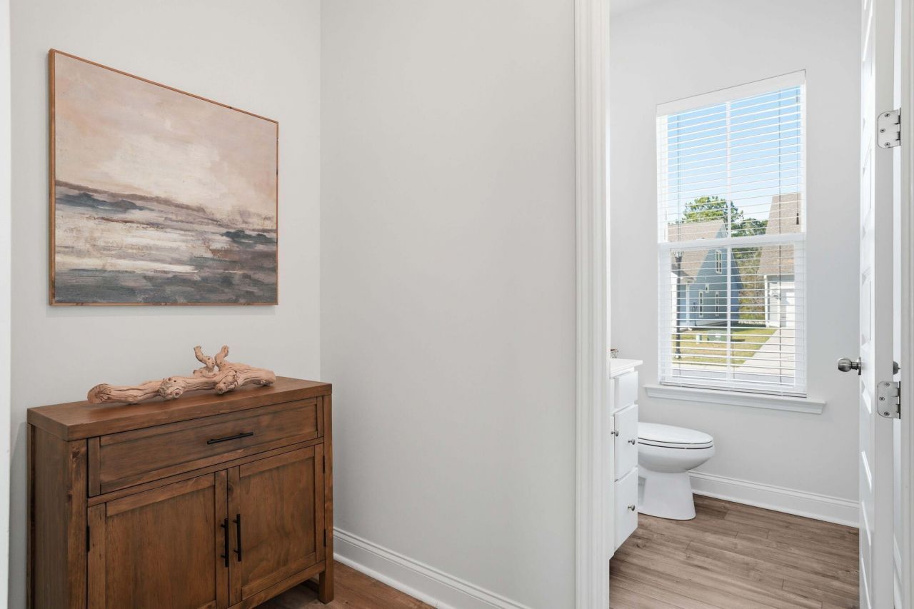 511 N Commodore Way Photo 20