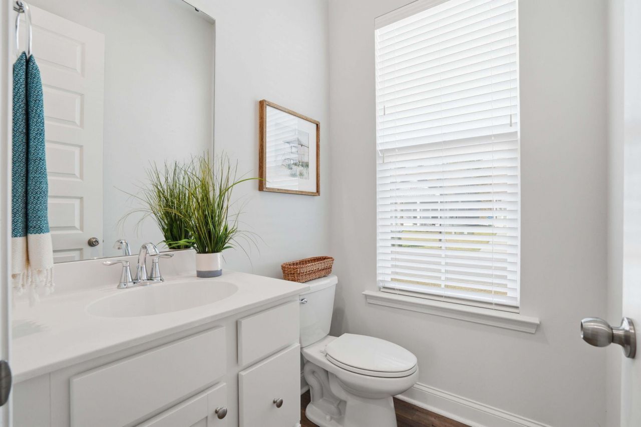 511 N Commodore Way Photo 21