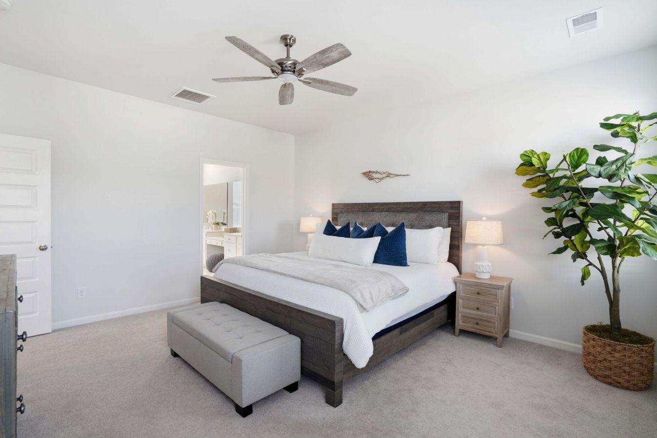 511 N Commodore Way Photo 23