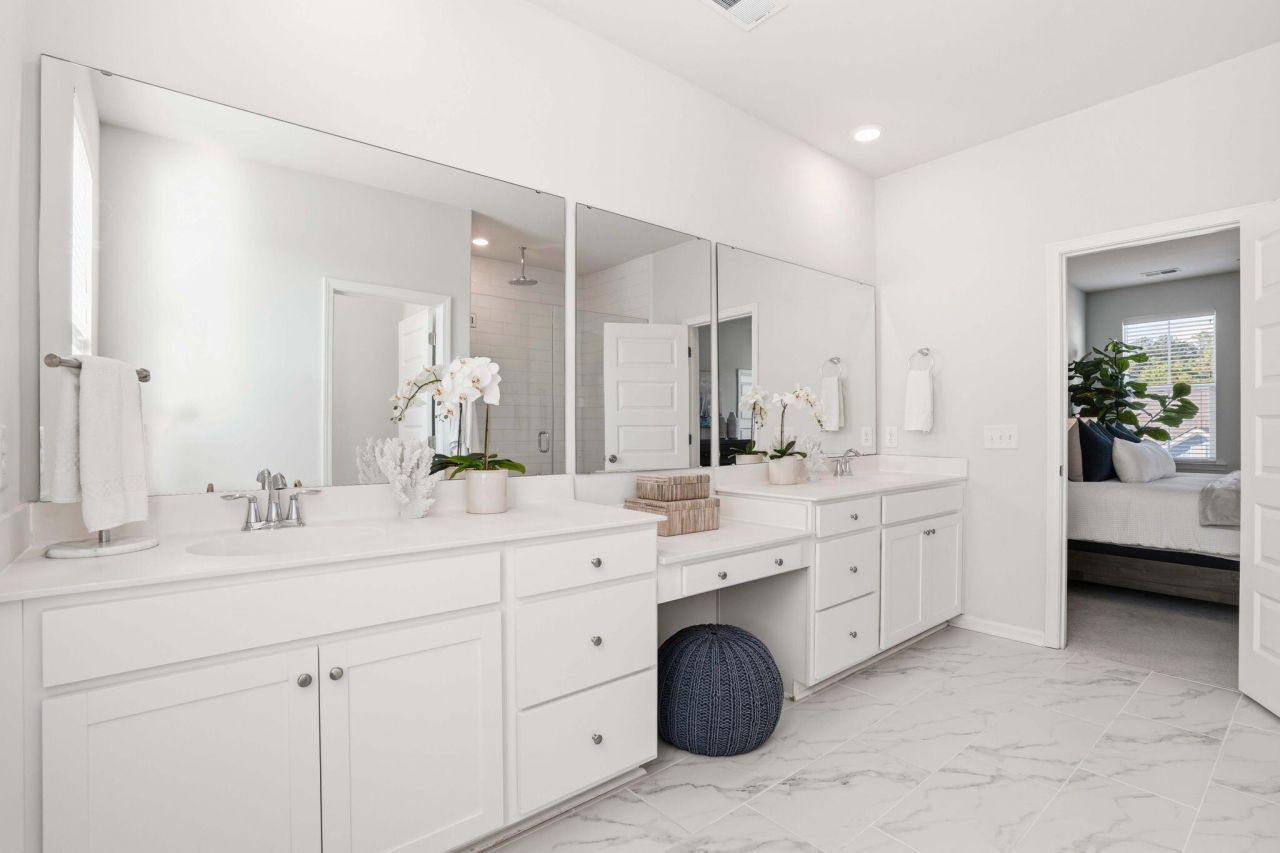 511 N Commodore Way Photo 25