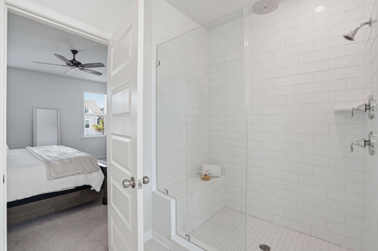 511 N Commodore Way Photo 26