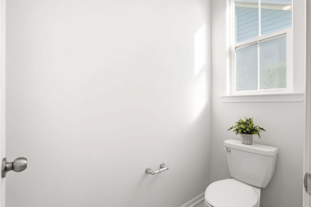 511 N Commodore Way Photo 28