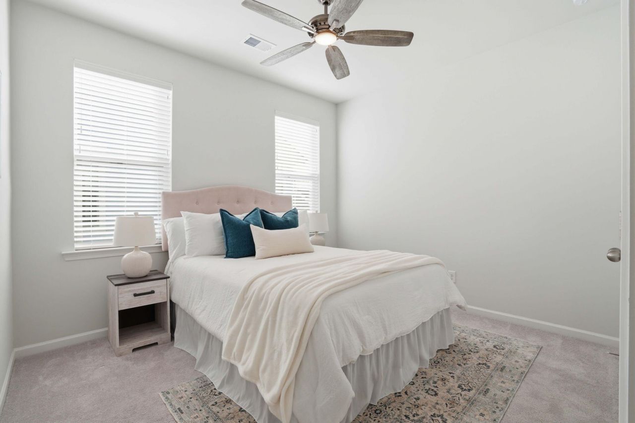 511 N Commodore Way Photo 29