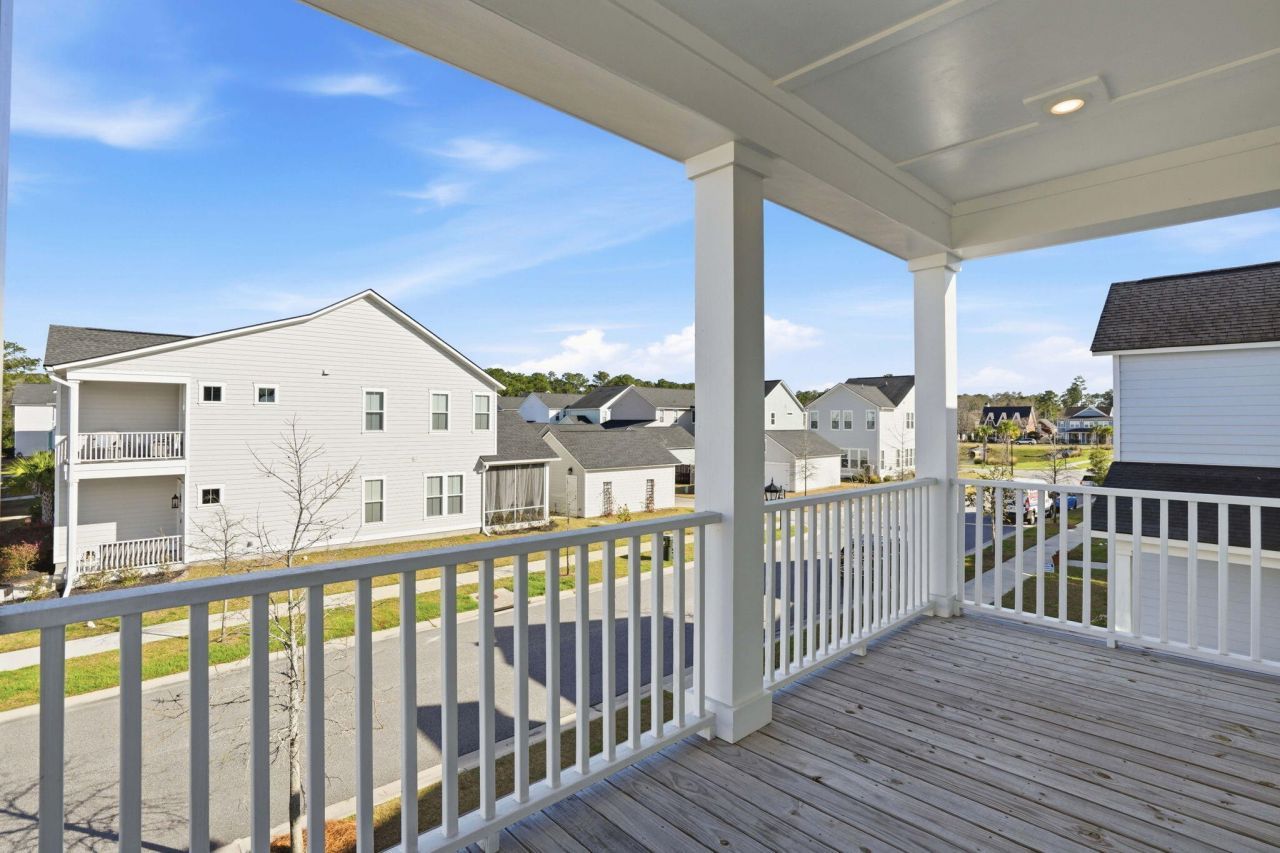 511 N Commodore Way Photo 36