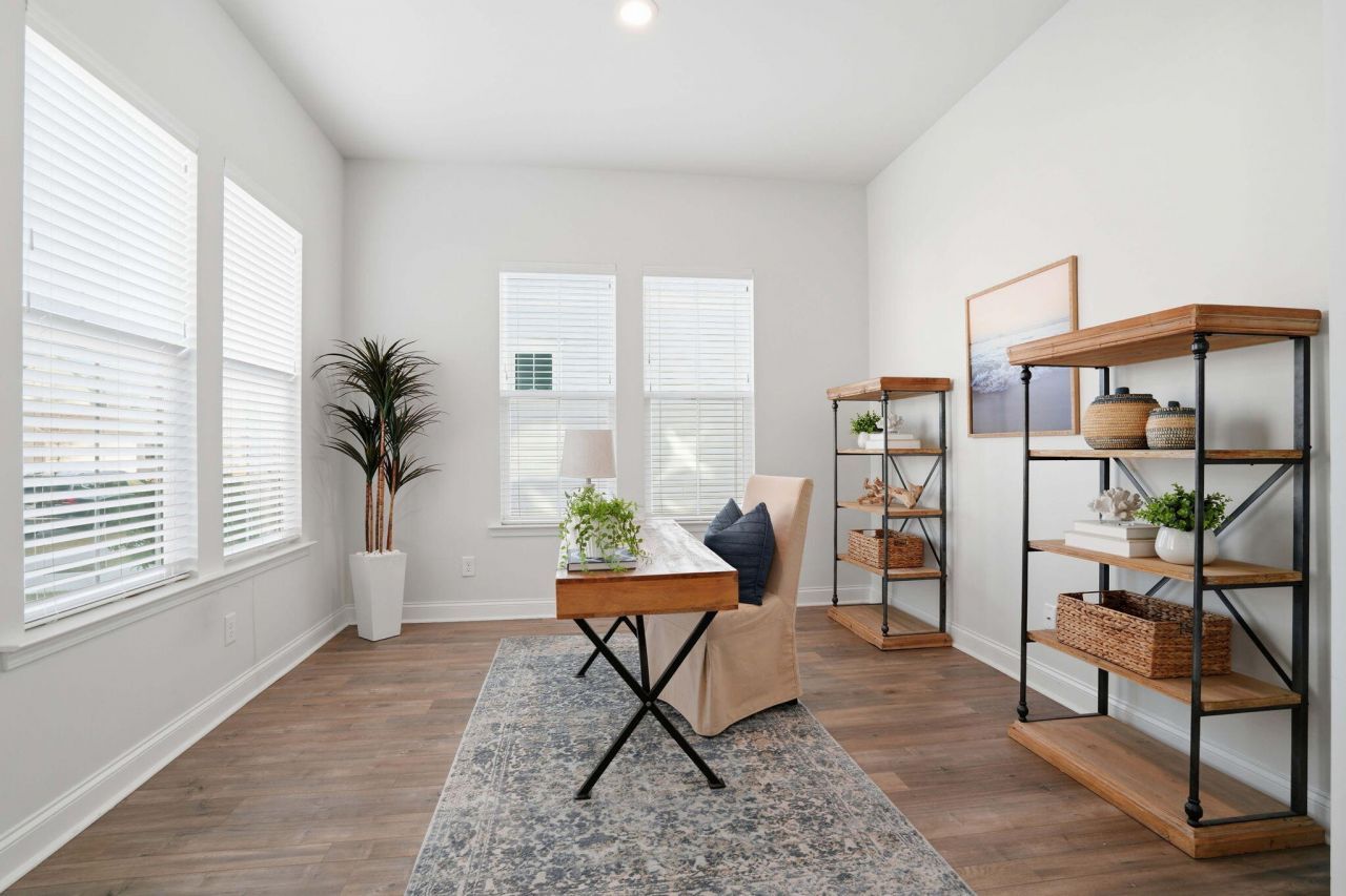 511 N Commodore Way Photo 7