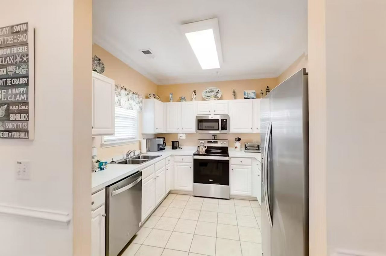 6015 Catalina Dr. Photo 4