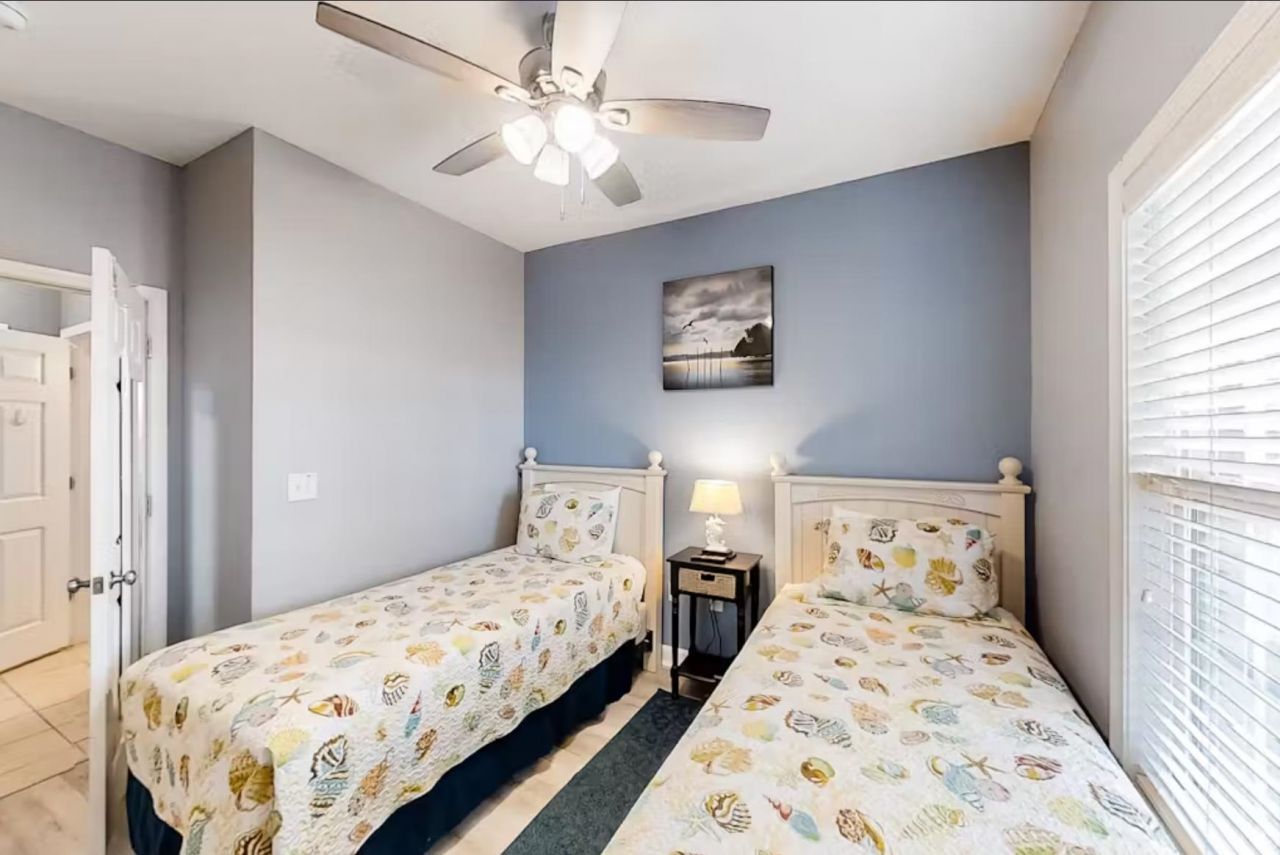 6015 Catalina Dr. Photo 9