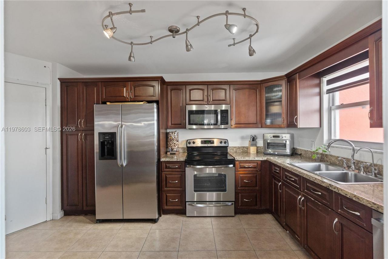 1351 NE Miami Gardens Dr, Unit 1226E, Miami, FL 33179 Photo