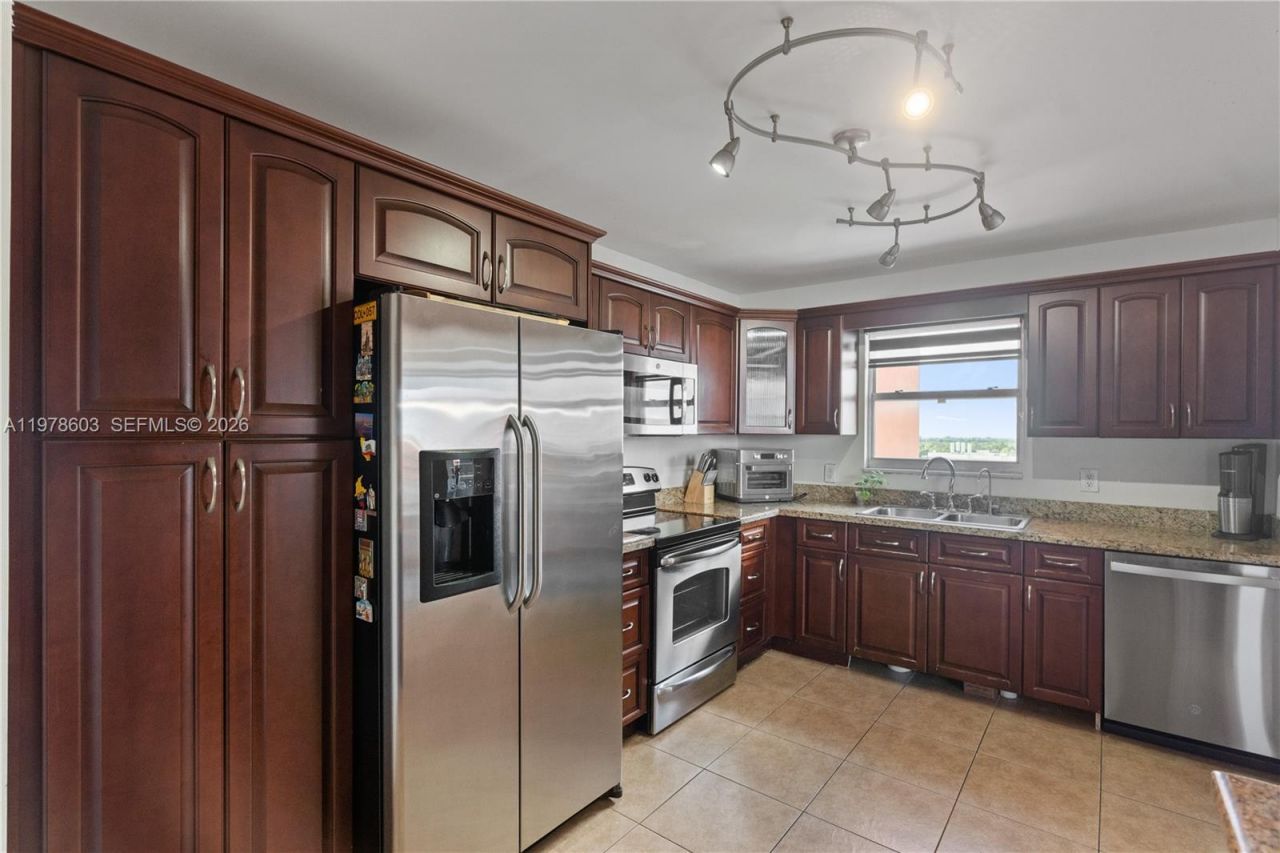 1351 NE Miami Gardens Dr, Unit 1226E, Miami, FL 33179 Photo