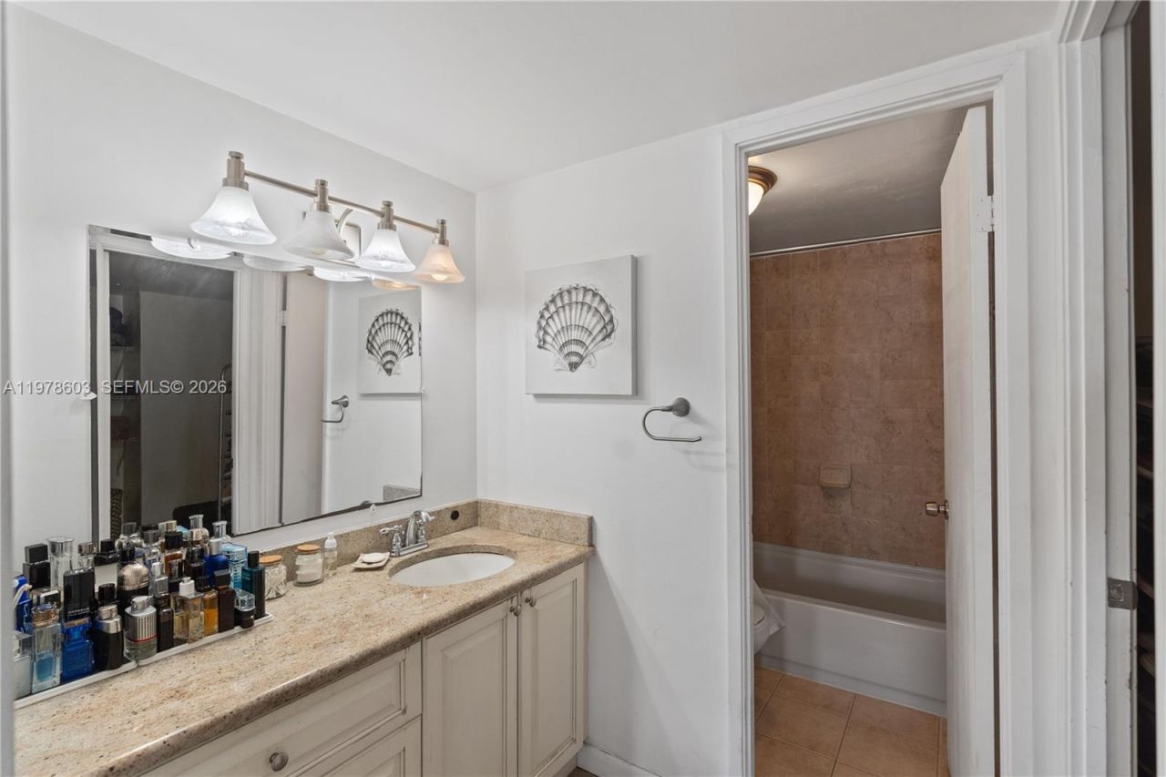 1351 NE Miami Gardens Dr, Unit 1226E, Miami, FL 33179 Photo