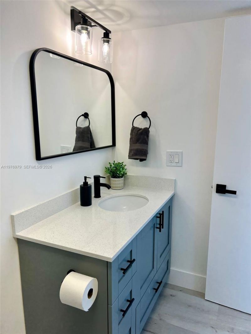 8530 Byron Ave, Unit 402, Miami Beach, FL 33141 Photo