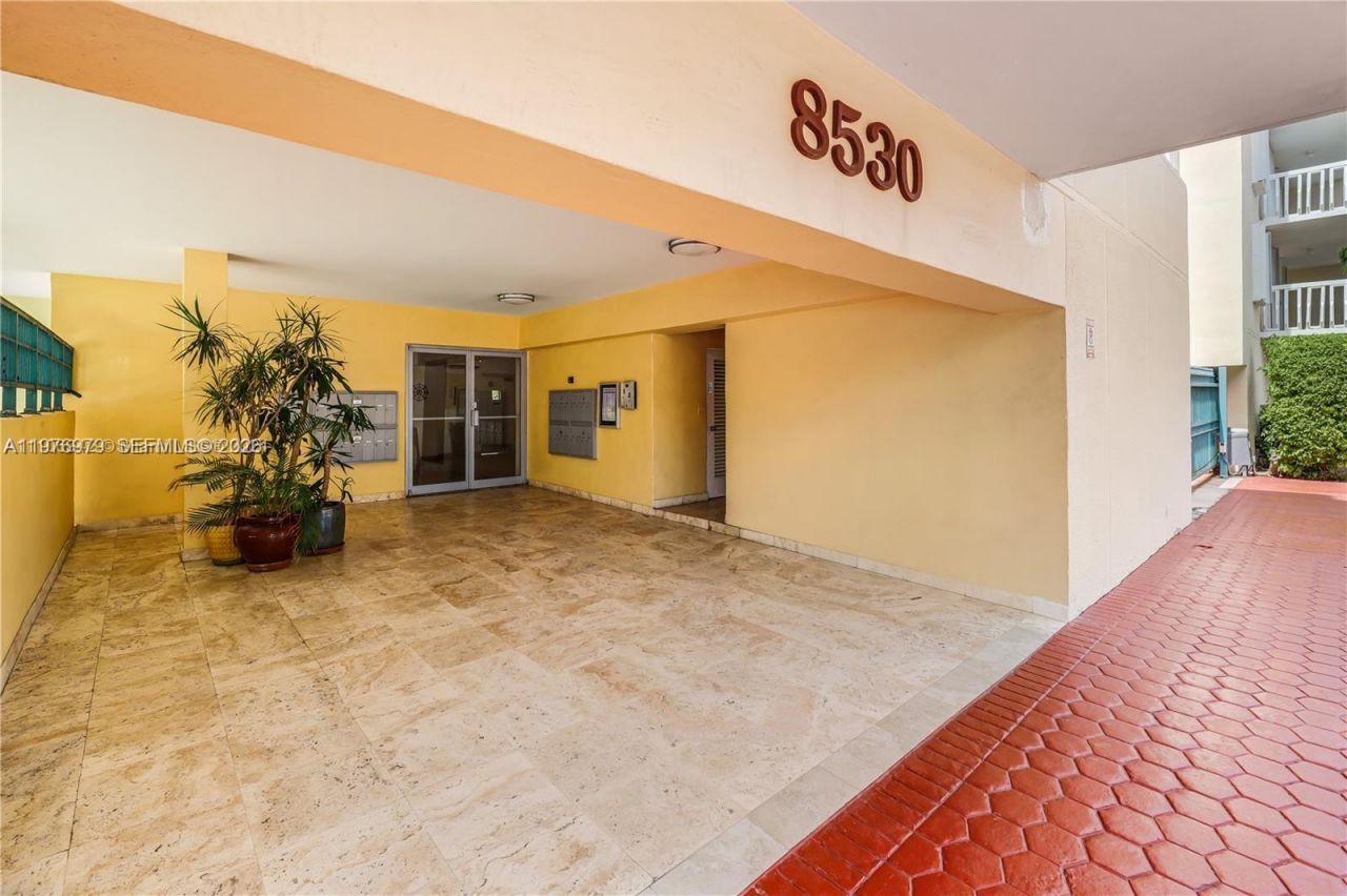 8530 Byron Ave, Unit 402, Miami Beach, FL 33141 Photo