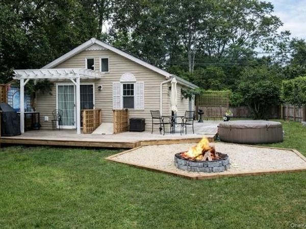 435 Montauk Highway , Westhampton Beach, NY 11978