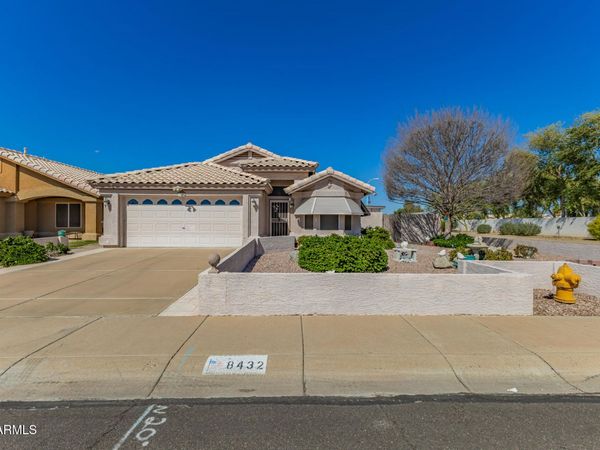 8432 W CHARTER OAK Road, Peoria, AZ 85381
