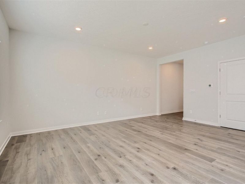 1477 Cardinez Way , Columbus, OH 43228 Photo 5