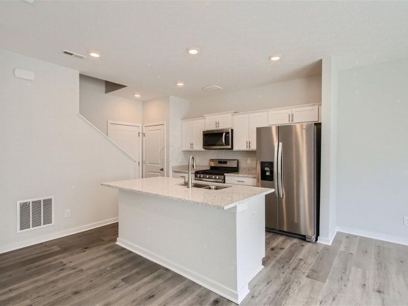 1477 Cardinez Way , Columbus, OH 43228 Photo 6