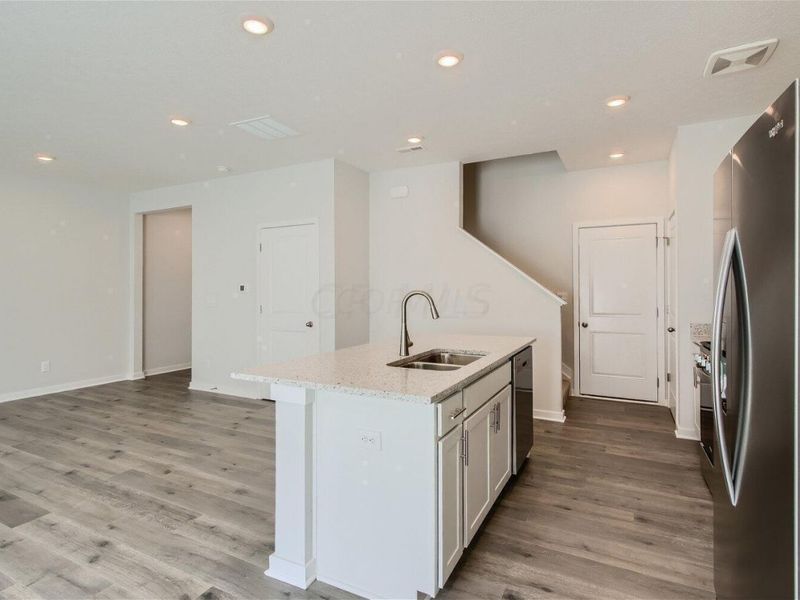 1477 Cardinez Way , Columbus, OH 43228 Photo 9