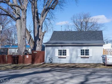 3369 5th Street, Frenchtown Twp, MI 48162