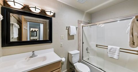 2000 North Village Drive, Truckee, CA 96161 Photo