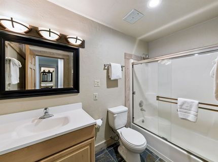 2000 North Village Drive, Truckee, CA 96161 Photo