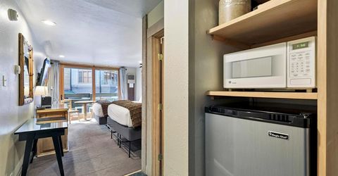 2000 North Village Drive, Truckee, CA 96161 Photo